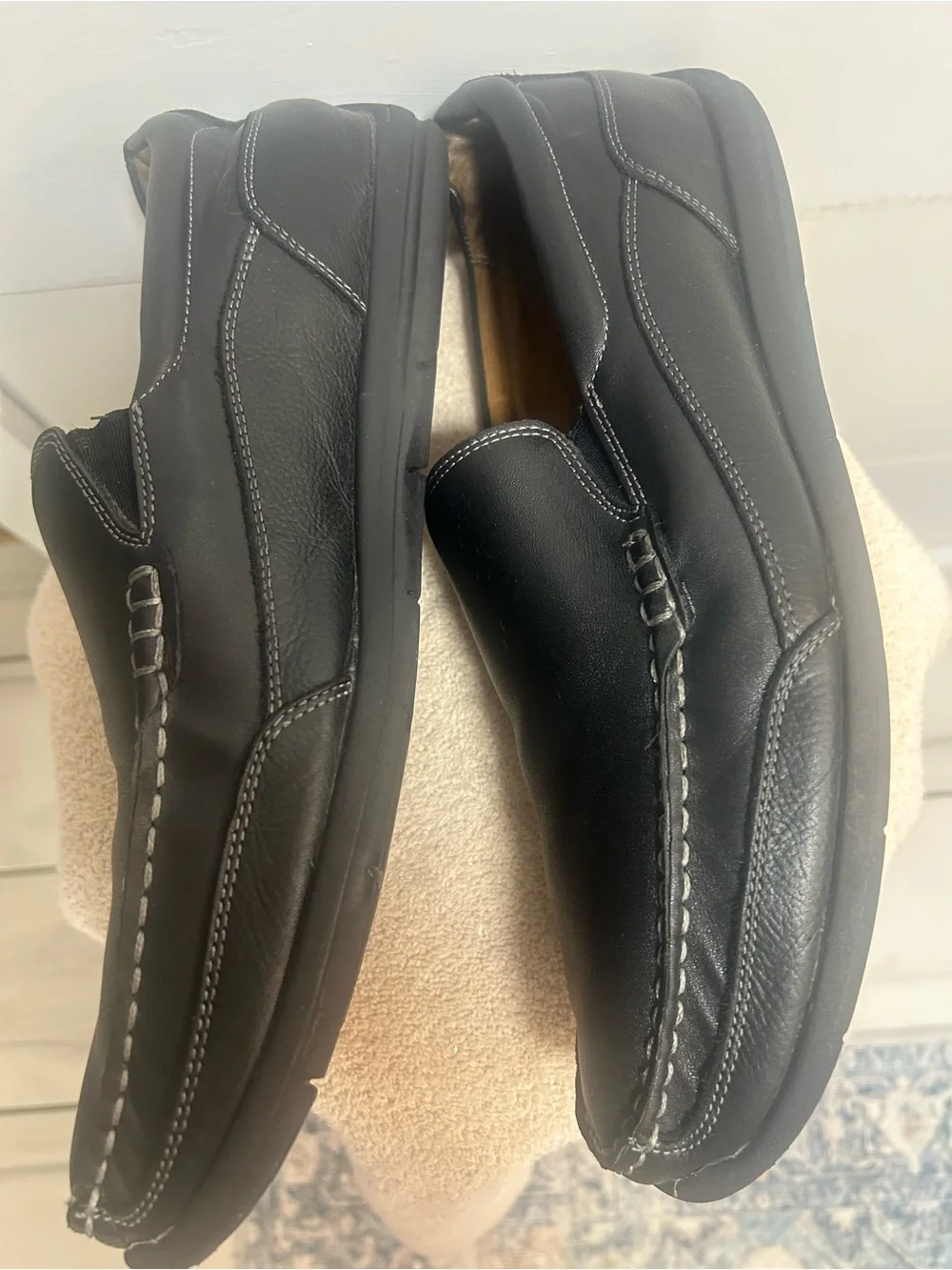 Vionic Preston  men’s leather loafers. Moccasin stitching. Size 13 nice shoes